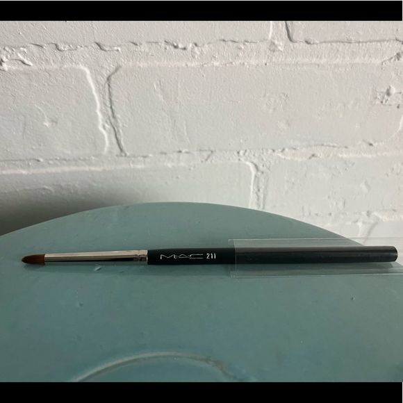 Mac 211 liner brush - new - Picture 2 of 6